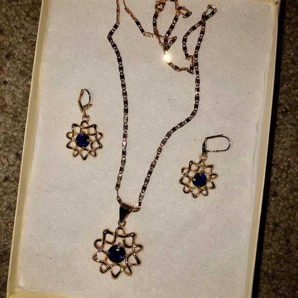 BRAND NEW WOMENS NECKLACE AND EARRINGS SET - Picture 3 of 3